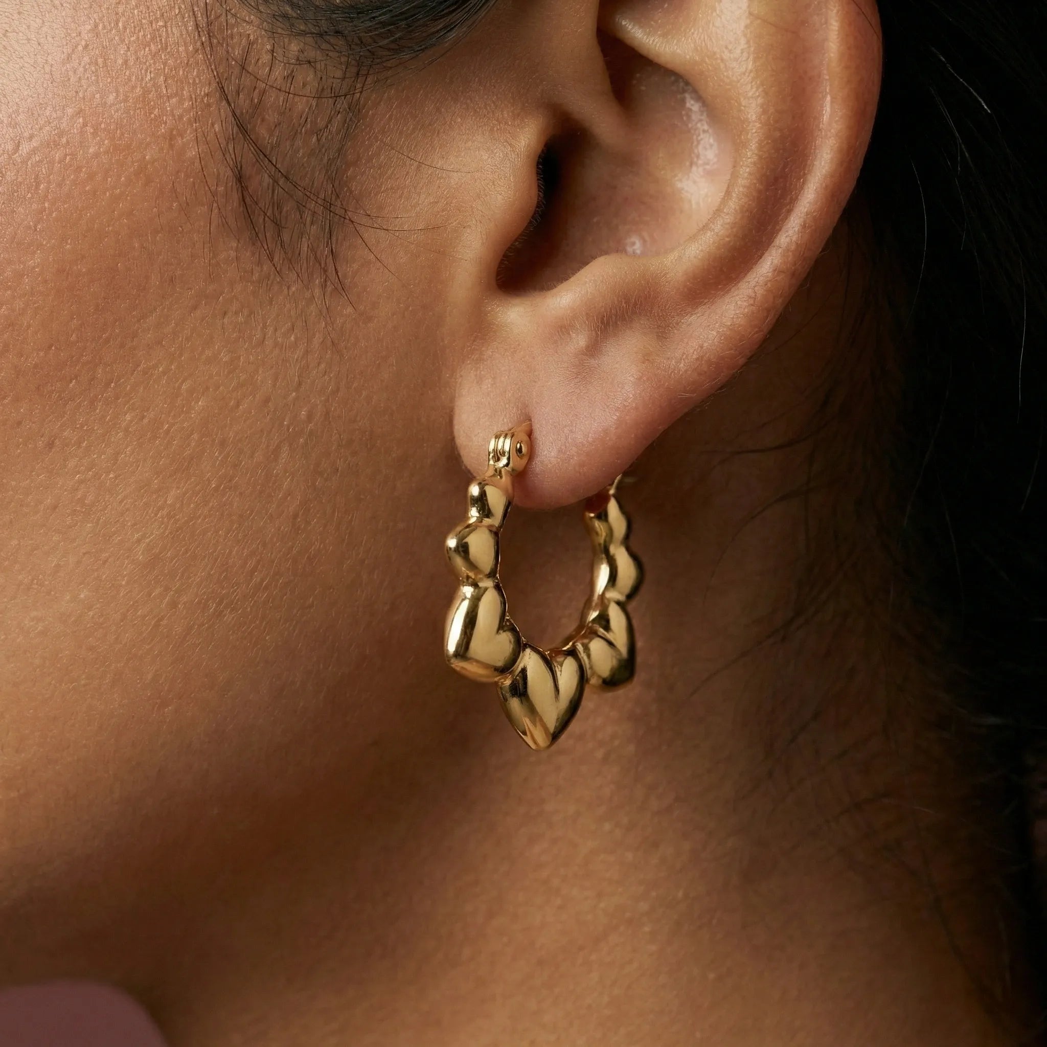 Amour Sculpted Heart Hoops – 18K Gold Plated