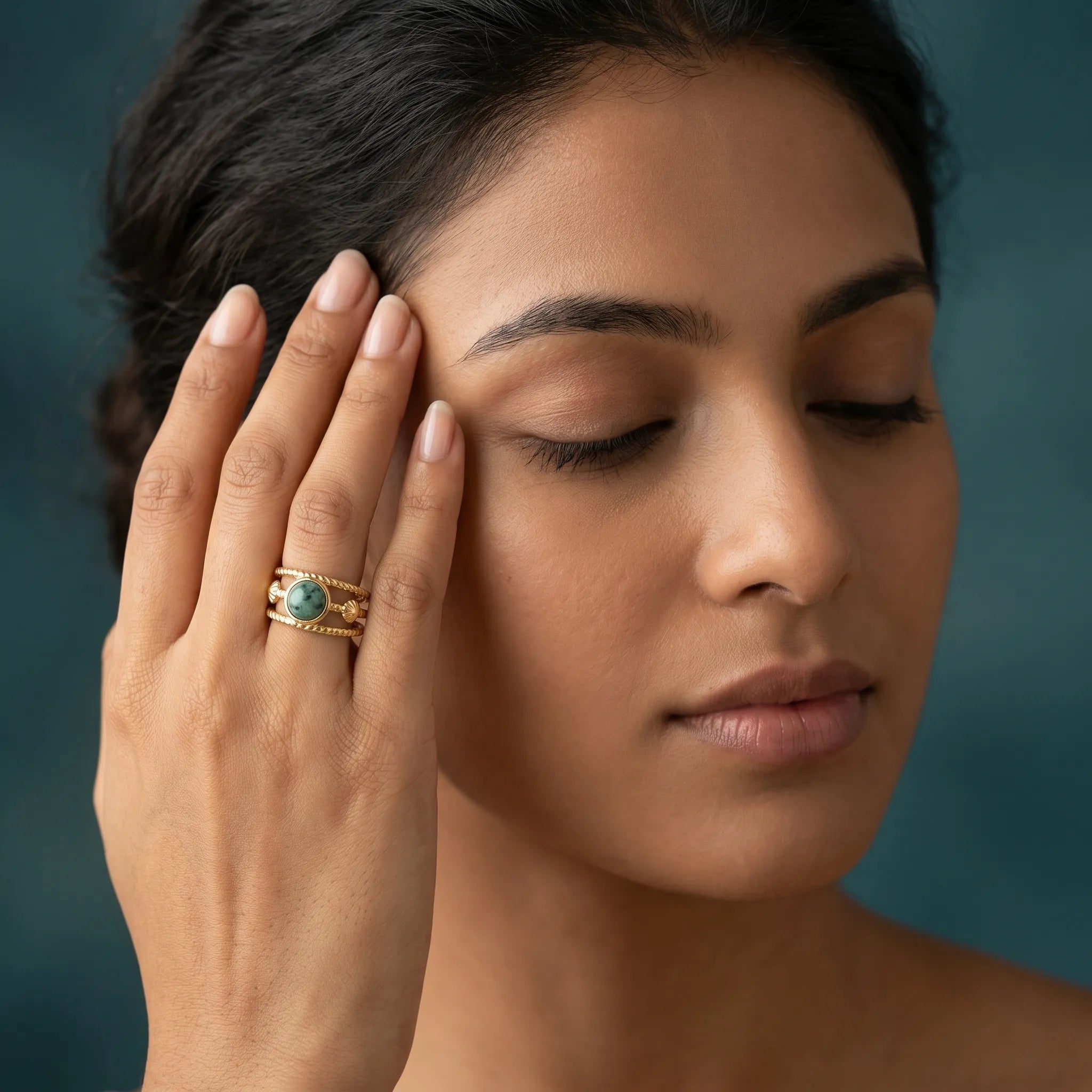 Vintage Green Stone Ring – 18K Gold Plated