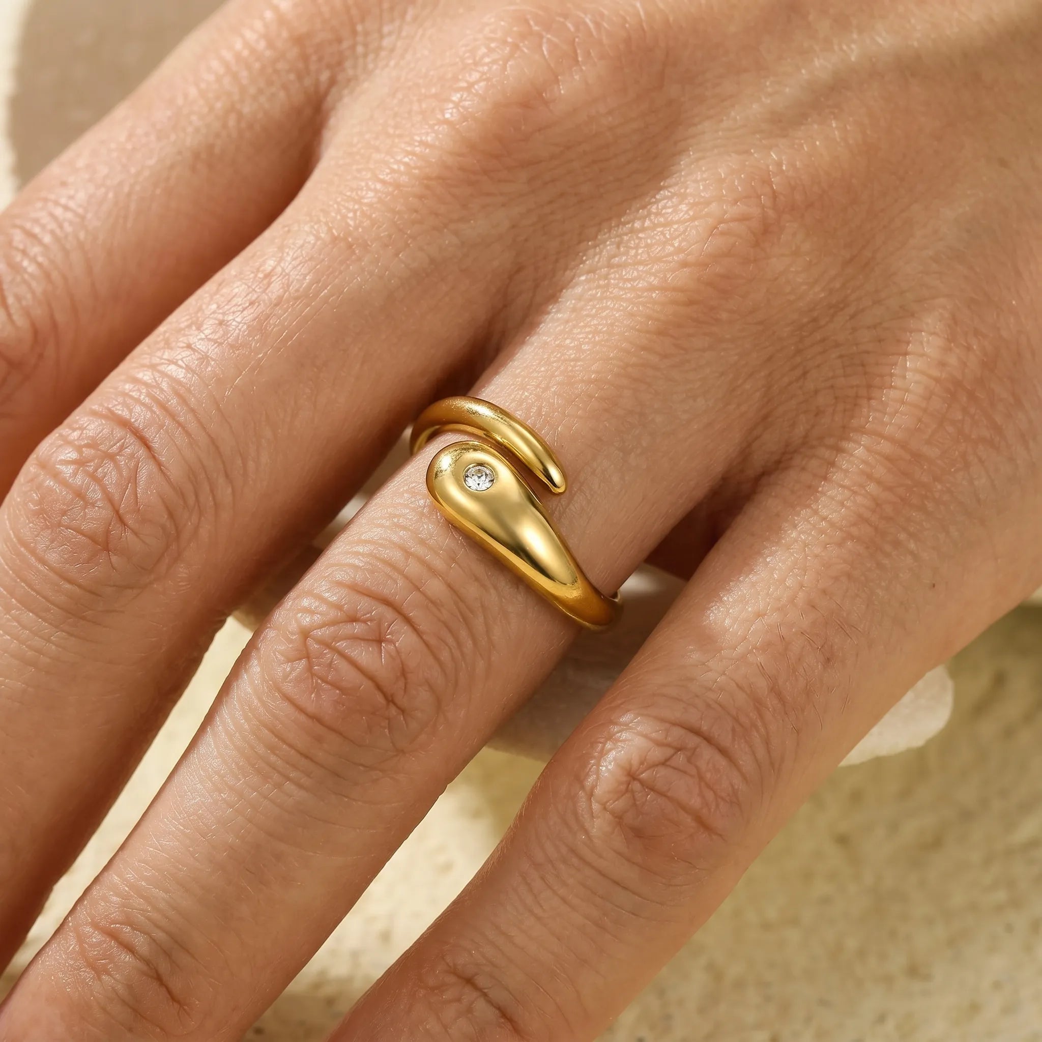 Sculptural V-Band Heart Solitaire Ring – 18K PVD Gold Plated