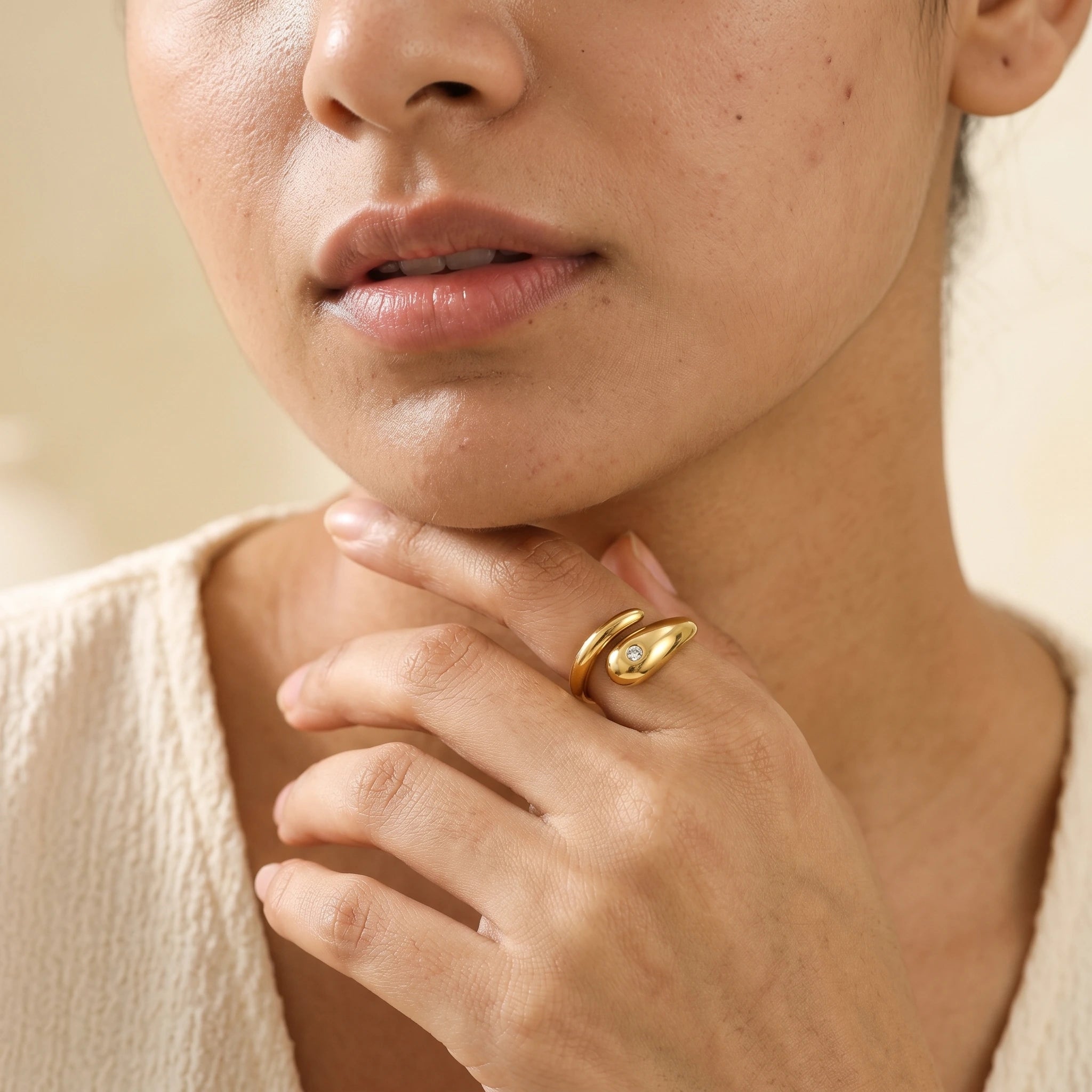 Sculptural V-Band Heart Solitaire Ring – 18K PVD Gold Plated