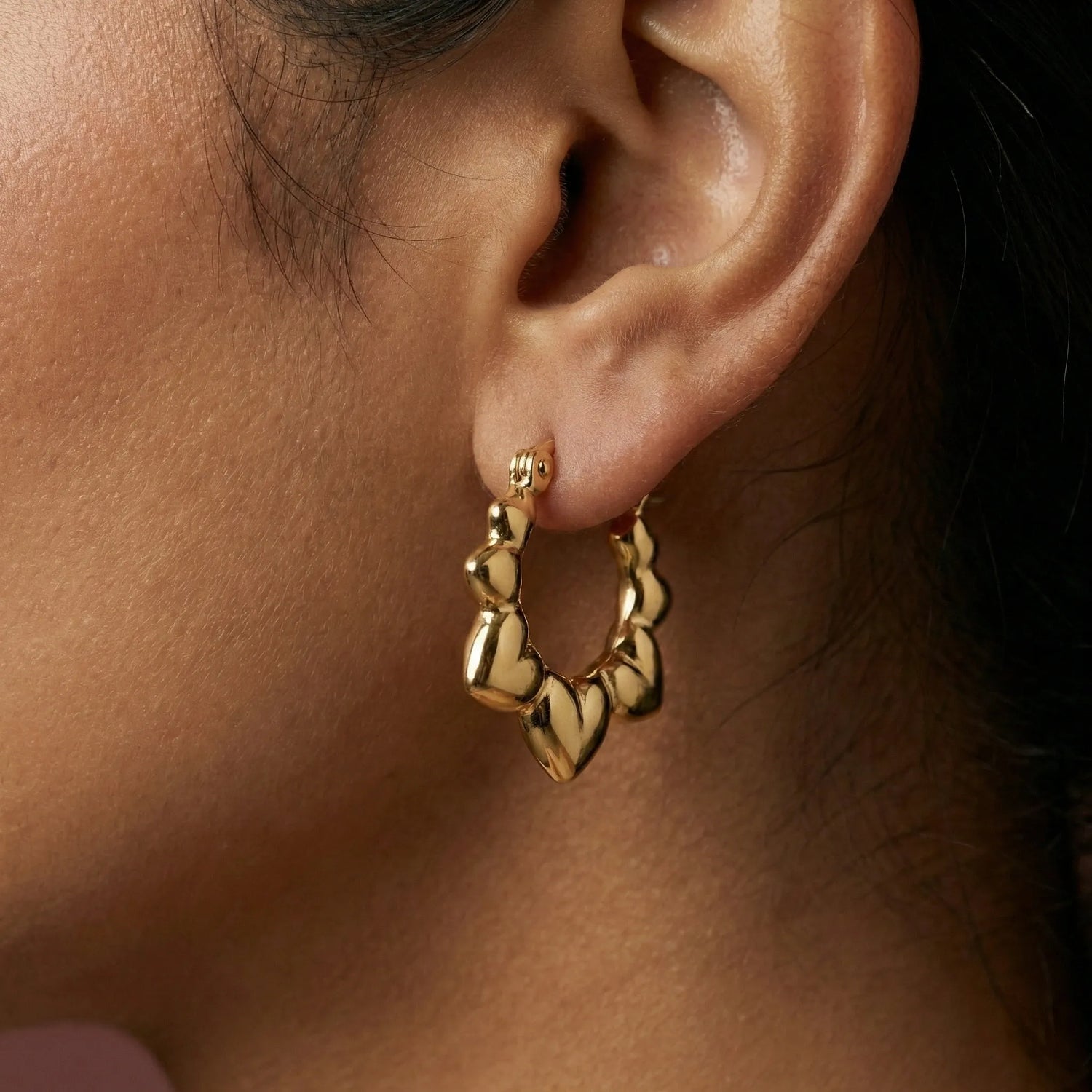 Amour Sculpted Heart Hoops – 18K Gold Plated