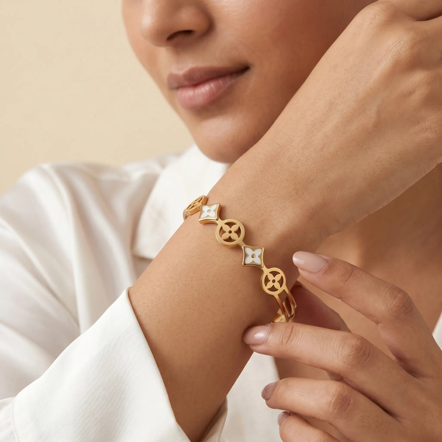 White Clover Enamel Bangle – 18K Gold Plated
