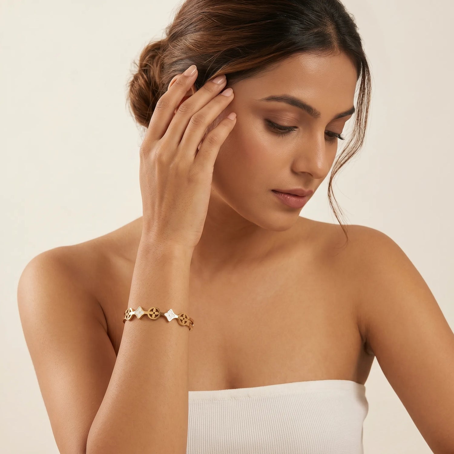 White Clover Enamel Bangle – 18K Gold Plated
