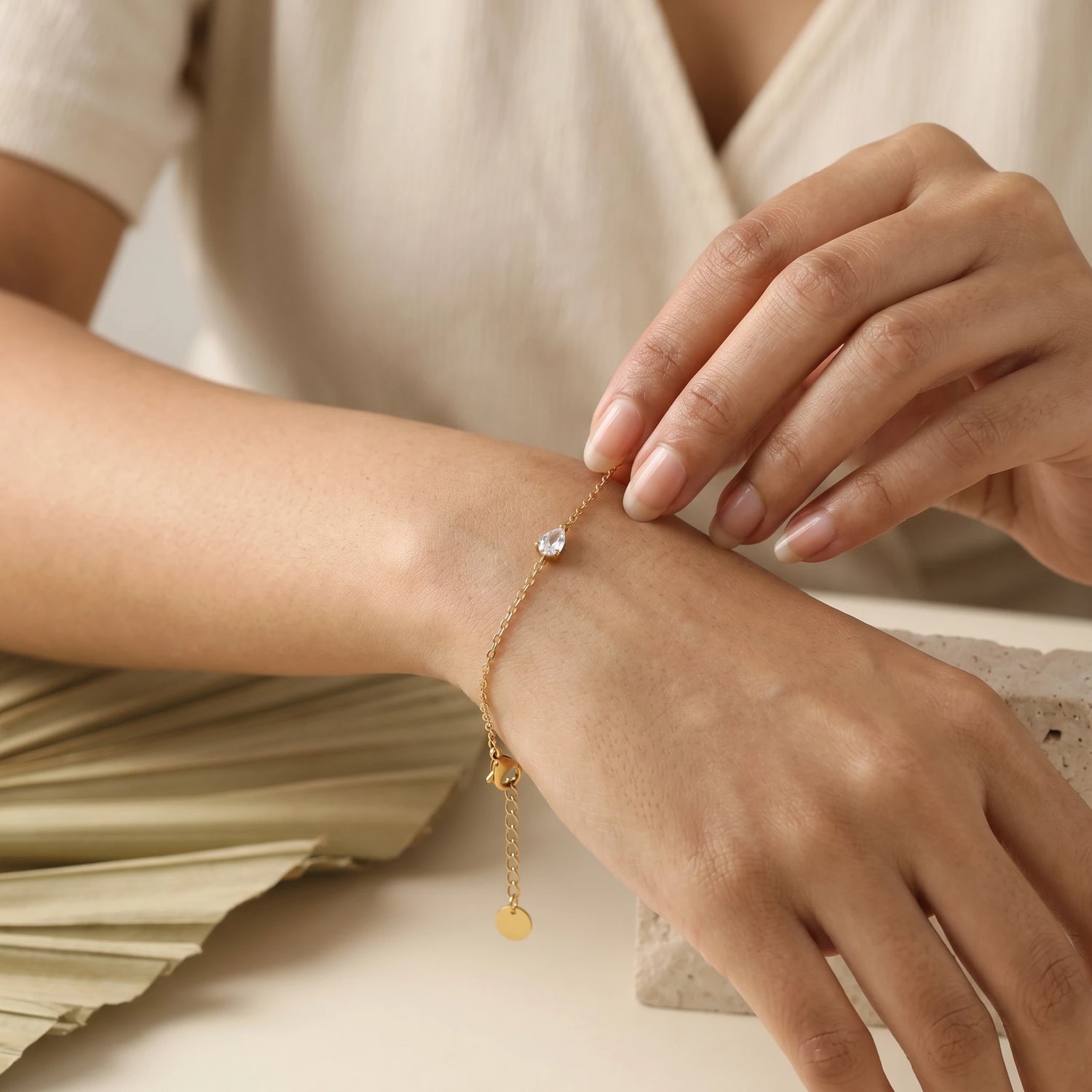 Heart Crystal Solitaire Chain Bracelet – 18K PVD Gold Plated