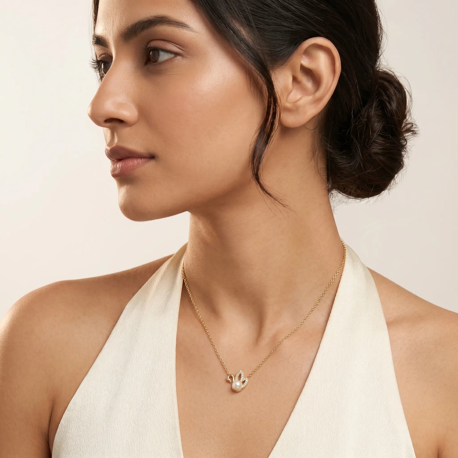 Pearl Swan Pendant Necklace – 18K Gold Plated