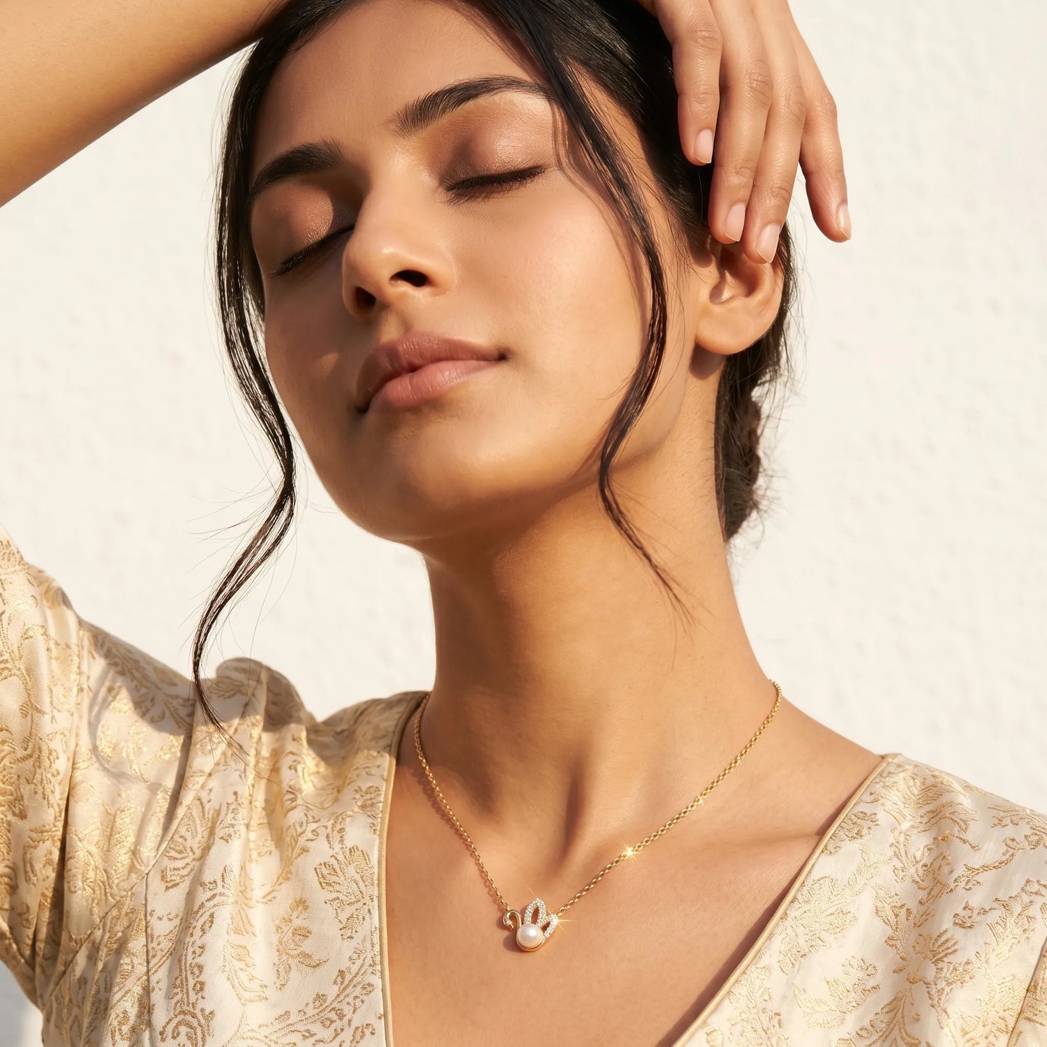 Pearl Swan Pendant Necklace – 18K Gold Plated