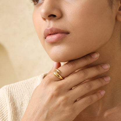 Sculptural V-Band Heart Solitaire Ring – 18K PVD Gold Plated