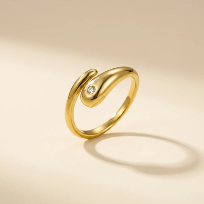 Sculptural V-Band Heart Solitaire Ring – 18K PVD Gold Plated