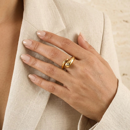 Sculptural V-Band Heart Solitaire Ring – 18K PVD Gold Plated