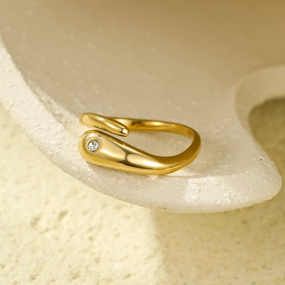 Sculptural V-Band Heart Solitaire Ring – 18K PVD Gold Plated