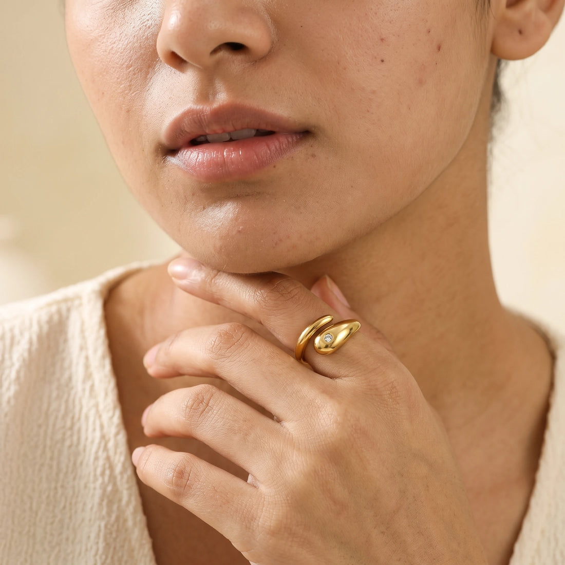 Sculptural V-Band Heart Solitaire Ring – 18K PVD Gold Plated